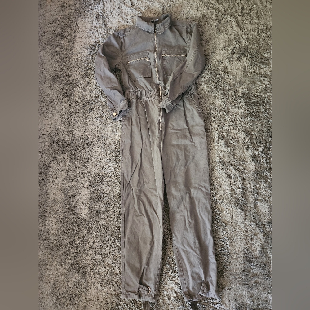 Divided Grey Jumpsuit with Zipper Details